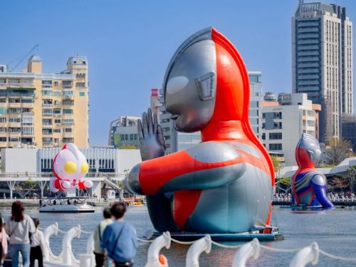 高雄冬日遊樂園再現彩蛋，超萌英雄超人力霸王活動期間不定期驚喜領航愛河灣